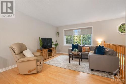 1030 Ford Road, Perth, ON - Indoor Photo Showing Living Room