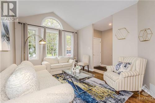 48 Maricona Way, Ottawa, ON - Indoor Photo Showing Living Room