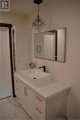 1300 West Drive, Bathurst, NB - Indoor Photo Showing Bathroom