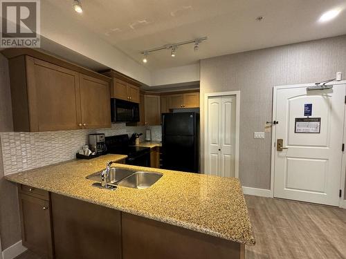 1200 Rancher Creek Road Unit# 302, Osoyoos, BC - Indoor Photo Showing Kitchen With Double Sink