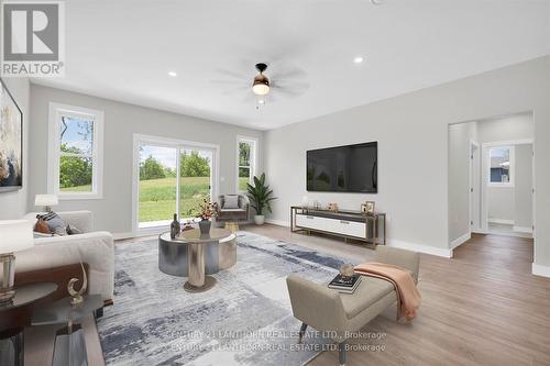 86 Duncan Street, Centre Hastings, ON - Indoor Photo Showing Living Room