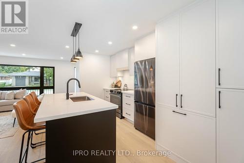 5 Rowse Crescent, Toronto, ON - Indoor Photo Showing Kitchen With Upgraded Kitchen