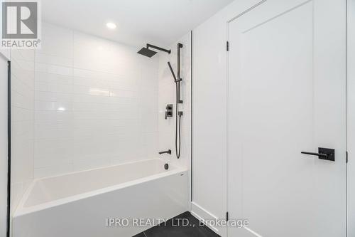 5 Rowse Crescent, Toronto, ON - Indoor Photo Showing Bathroom