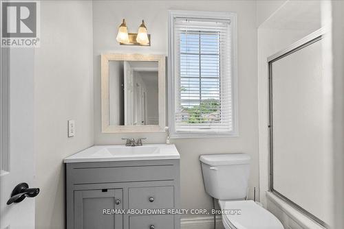 865 Anderson Avenue, Milton, ON - Indoor Photo Showing Bathroom