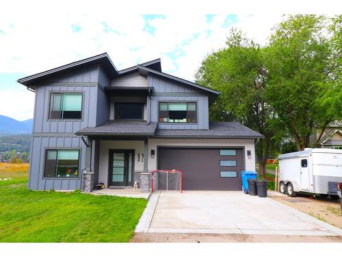 929 Waterloo Crescent, Castlegar, BC - Outdoor With Facade