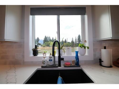 929 Waterloo Crescent, Castlegar, BC - Indoor Photo Showing Kitchen