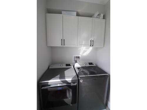 929 Waterloo Crescent, Castlegar, BC - Indoor Photo Showing Laundry Room