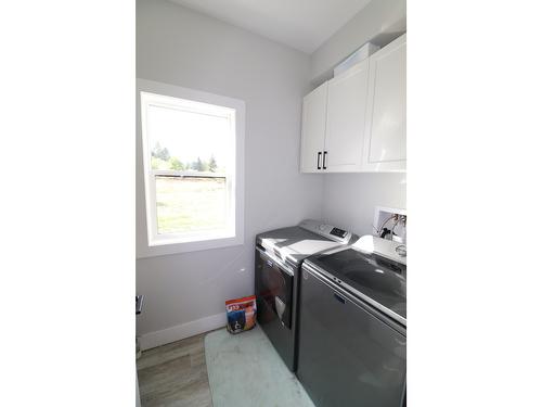 929 Waterloo Crescent, Castlegar, BC - Indoor Photo Showing Laundry Room