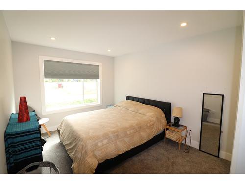 929 Waterloo Crescent, Castlegar, BC - Indoor Photo Showing Bedroom