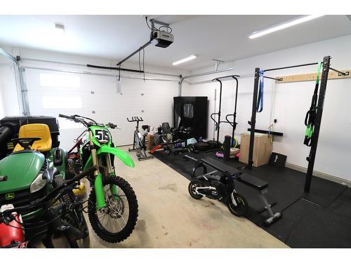 929 Waterloo Crescent, Castlegar, BC - Indoor Photo Showing Garage