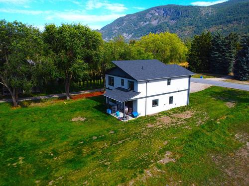 929 Waterloo Crescent, Castlegar, BC - Outdoor