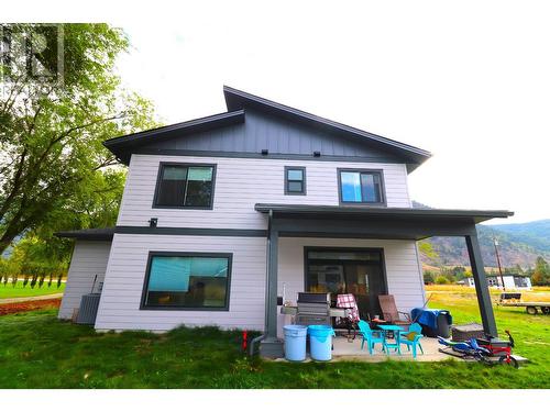 929 Waterloo  Crescent, Castlegar, BC - Outdoor With Deck Patio Veranda