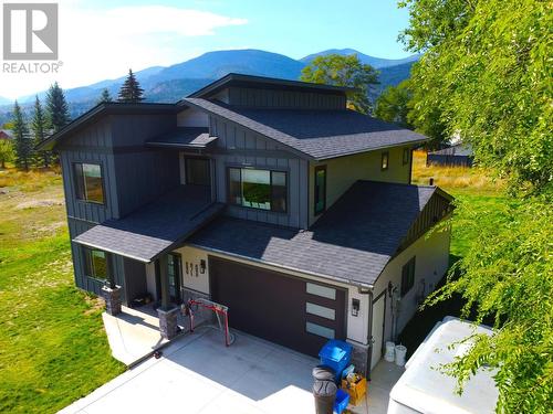 929 Waterloo  Crescent, Castlegar, BC - Outdoor With Deck Patio Veranda