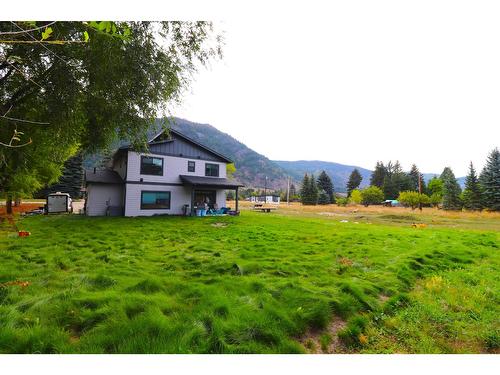 929 Waterloo Crescent, Castlegar, BC - Outdoor