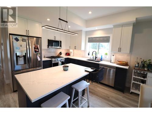 929 Waterloo  Crescent, Castlegar, BC - Indoor Photo Showing Kitchen With Upgraded Kitchen