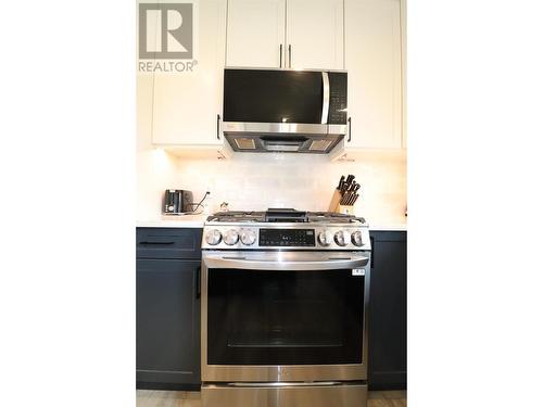 929 Waterloo  Crescent, Castlegar, BC - Indoor Photo Showing Kitchen