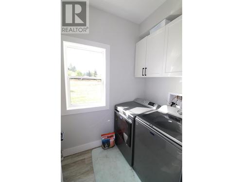 929 Waterloo  Crescent, Castlegar, BC - Indoor Photo Showing Laundry Room