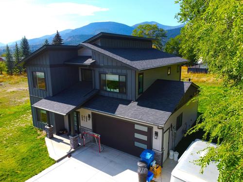 929 Waterloo Crescent, Castlegar, BC - Outdoor With Deck Patio Veranda