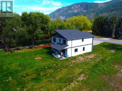 929 Waterloo  Crescent, Castlegar, BC - Outdoor