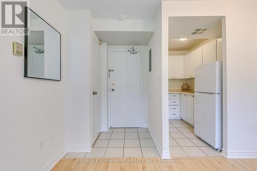 1205 - 150 Charlton Avenue E, Hamilton, ON - Indoor Photo Showing Kitchen