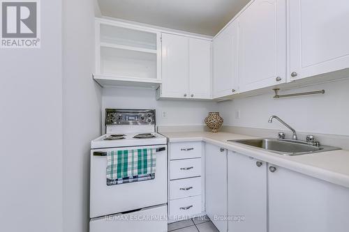 1205 - 150 Charlton Avenue E, Hamilton, ON - Indoor Photo Showing Kitchen