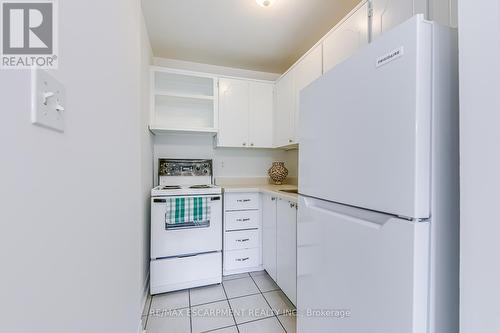 1205 - 150 Charlton Avenue E, Hamilton, ON - Indoor Photo Showing Kitchen