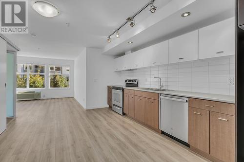 547 Yates Road Unit# 310, Kelowna, BC - Indoor Photo Showing Kitchen