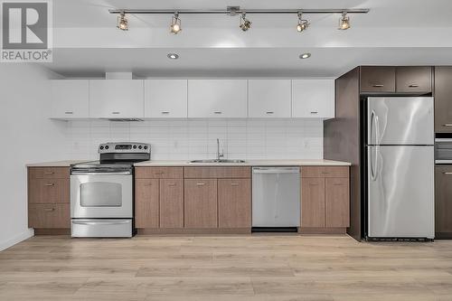 547 Yates Road Unit# 310, Kelowna, BC - Indoor Photo Showing Kitchen With Stainless Steel Kitchen