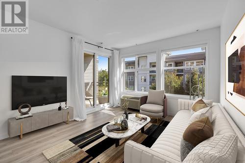 547 Yates Road Unit# 310, Kelowna, BC - Indoor Photo Showing Living Room