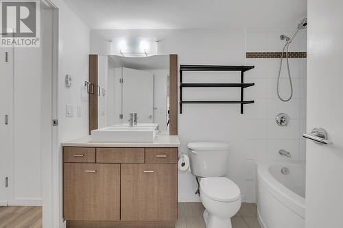 547 Yates Road Unit# 310, Kelowna, BC - Indoor Photo Showing Bathroom