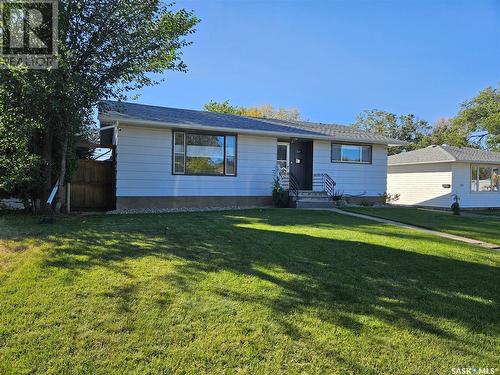 320 3Rd Avenue Se, Swift Current, SK - Outdoor