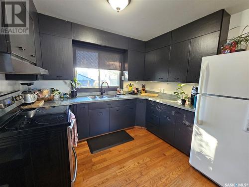 320 3Rd Avenue Se, Swift Current, SK - Indoor Photo Showing Kitchen With Double Sink