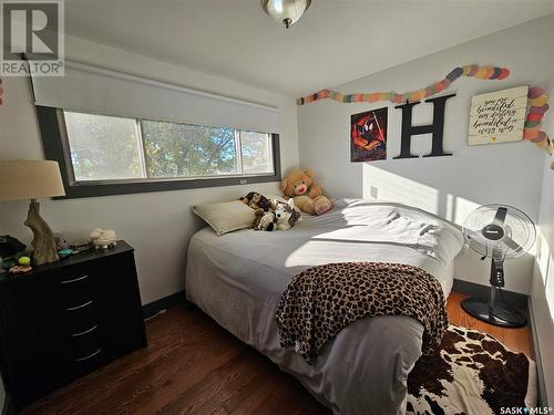 320 3Rd Avenue Se, Swift Current, SK - Indoor Photo Showing Bedroom