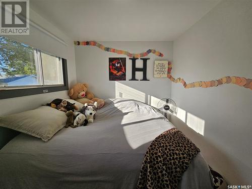 320 3Rd Avenue Se, Swift Current, SK - Indoor Photo Showing Bedroom