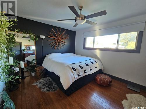 320 3Rd Avenue Se, Swift Current, SK - Indoor Photo Showing Bedroom