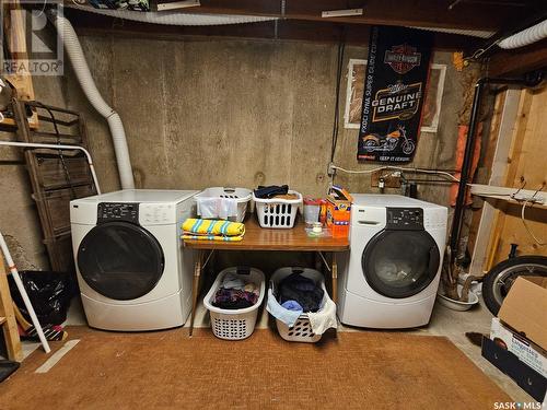 320 3Rd Avenue Se, Swift Current, SK - Indoor Photo Showing Laundry Room