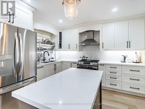 40 Devonshire Drive, Brampton, ON - Indoor Photo Showing Kitchen With Stainless Steel Kitchen With Upgraded Kitchen