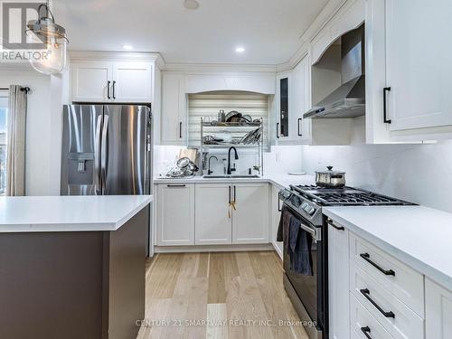 40 Devonshire Drive, Brampton, ON - Indoor Photo Showing Kitchen With Stainless Steel Kitchen With Upgraded Kitchen