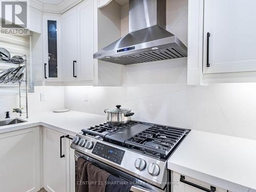 40 Devonshire Drive, Brampton, ON - Indoor Photo Showing Kitchen