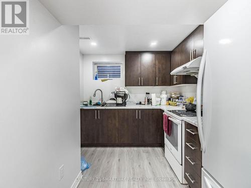 40 Devonshire Drive, Brampton, ON - Indoor Photo Showing Kitchen