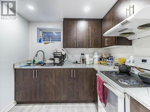 40 Devonshire Drive, Brampton, ON - Indoor Photo Showing Kitchen