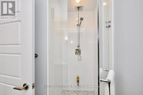 C404 - 301 Sea Ray Avenue, Innisfil, ON - Indoor Photo Showing Bathroom