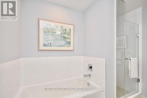 C404 - 301 Sea Ray Avenue, Innisfil, ON - Indoor Photo Showing Bathroom