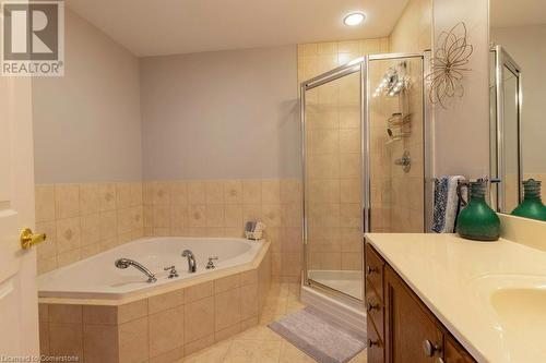 Ensuite Bath - 1499 Nottinghill Gate Unit# 207, Oakville, ON 