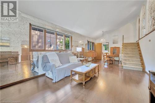 3770 Huntington Avenue, Windsor, ON - Indoor Photo Showing Living Room