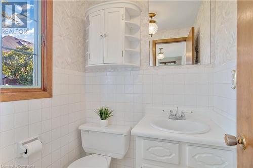 3770 Huntington Avenue, Windsor, ON - Indoor Photo Showing Bathroom