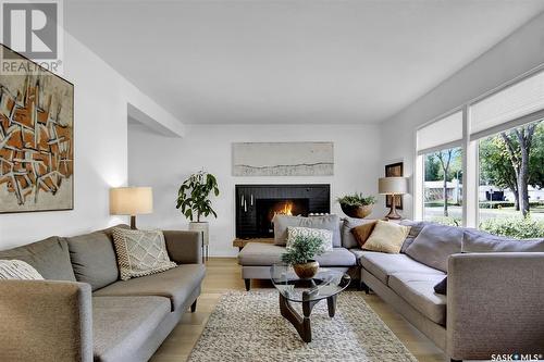 3113 Grant Road, Regina, SK - Indoor Photo Showing Living Room