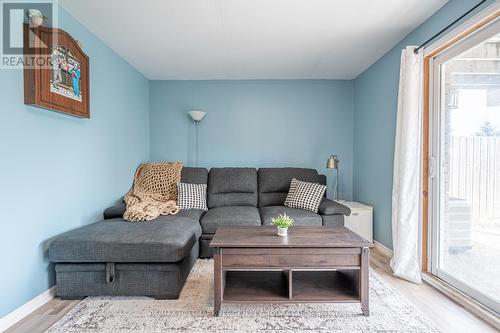 163 Southwinds Crescent, Midland, ON - Indoor Photo Showing Living Room