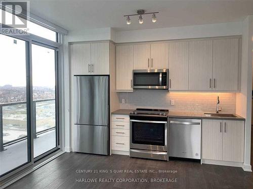 1214 - 85 Oneida Crescent, Richmond Hill, ON - Indoor Photo Showing Kitchen With Stainless Steel Kitchen