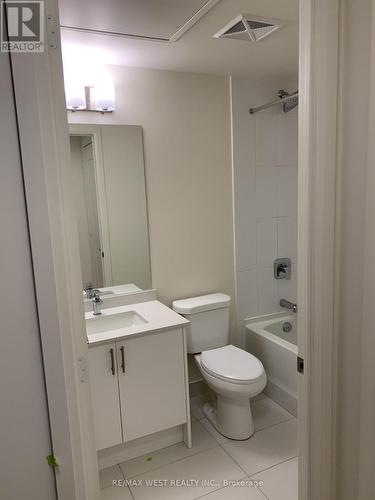 201 - 8960 Jane Street S, Vaughan, ON - Indoor Photo Showing Bathroom